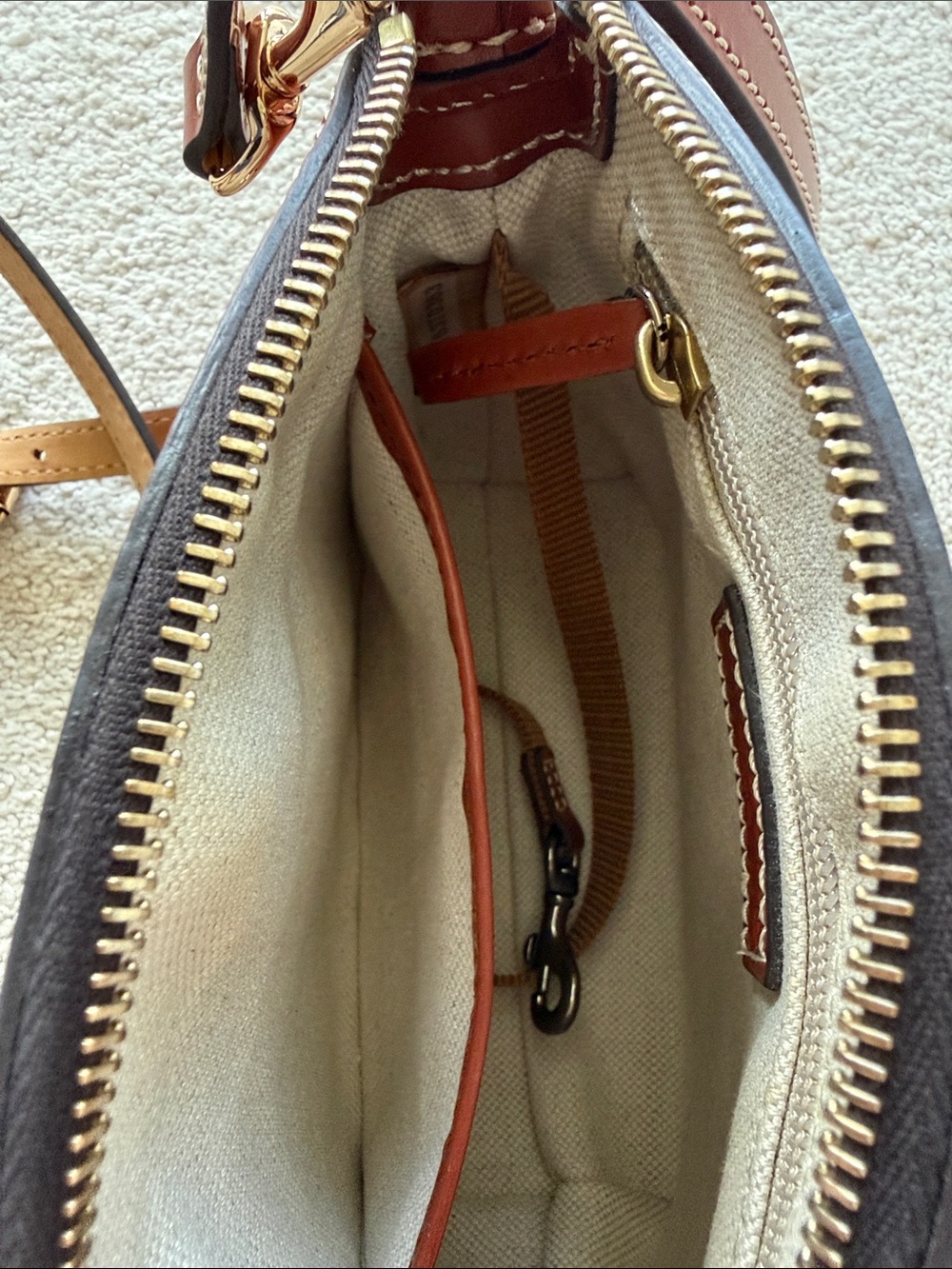 Dooney & Bourke Selleria Florentine Leather Crossbody with Gold Plaque - Picture 4 of 6